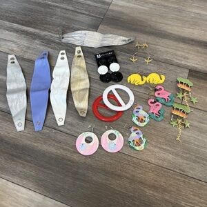 Lot of Vintage 1980 Costume Jewelry / Accessories